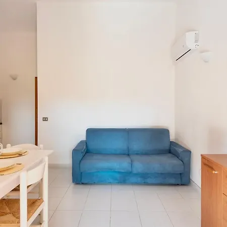 With Air Conditioning In The Center Of San Teodoro Apartamento